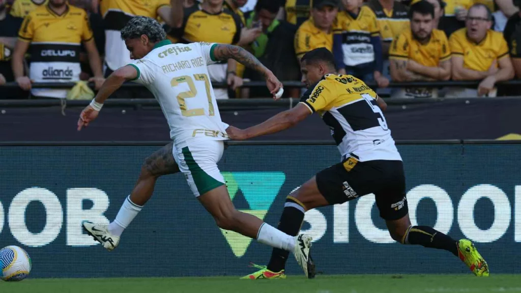 Richard Ríos, do Palmeiras, em vitória diante do Criciúma